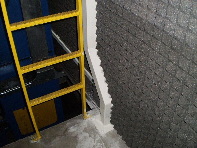 Acoustic cabin for metal processing (Ravne)