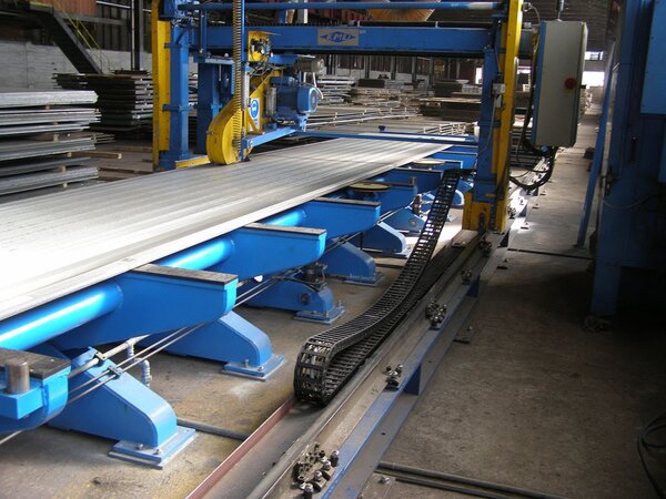 Grinding line leveling table