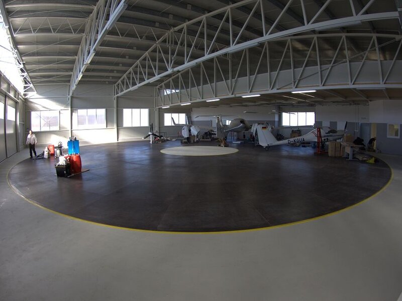 Aircraft hangar turntable