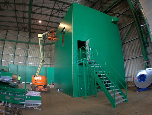 Concrete mixer acoustic cabin (DE)