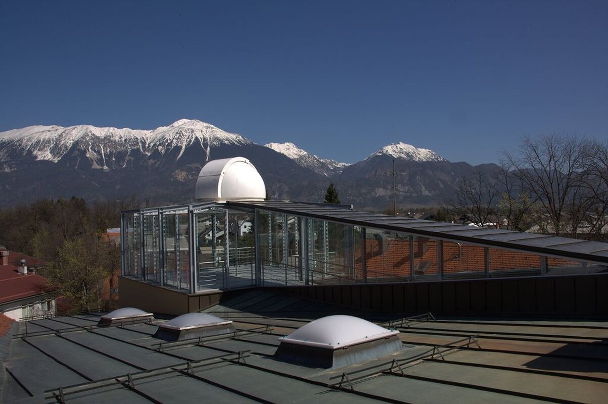 Rooftop observatory support structure